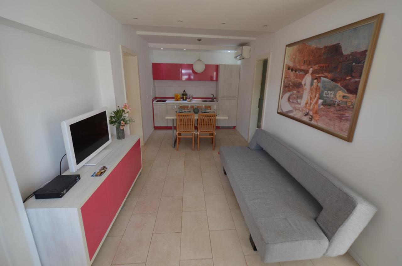 Apartments Karmen Maria Novigrad  Bagian luar foto