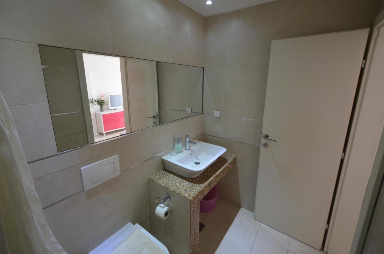 Apartments Karmen Maria Novigrad  Bagian luar foto