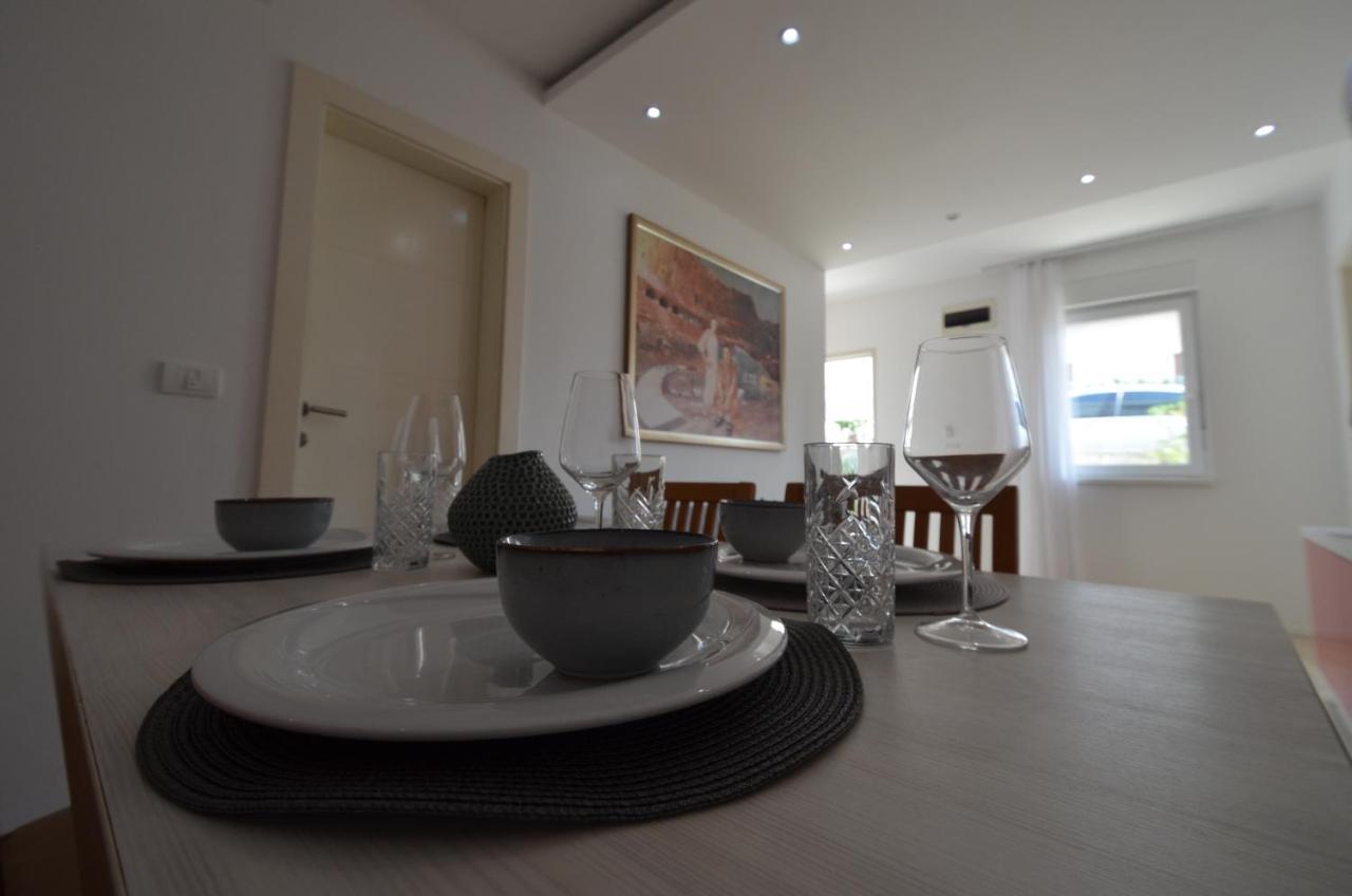 Apartments Karmen Maria Novigrad  Bagian luar foto