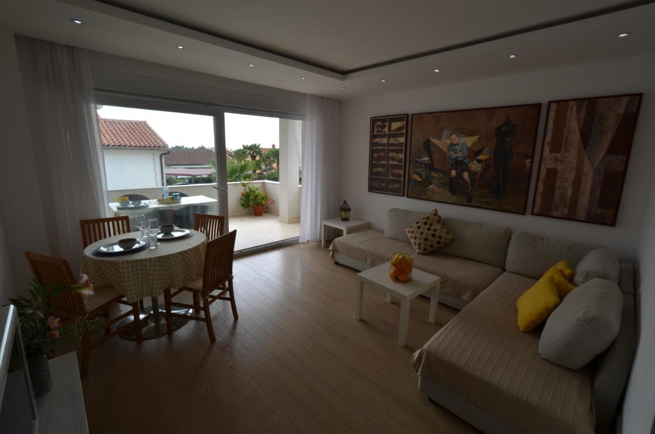 Apartments Karmen Maria Novigrad  Bagian luar foto