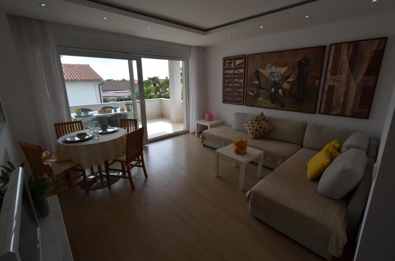Apartments Karmen Maria Novigrad  Bagian luar foto