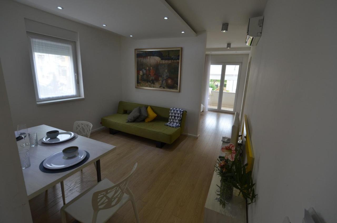 Apartments Karmen Maria Novigrad  Bagian luar foto